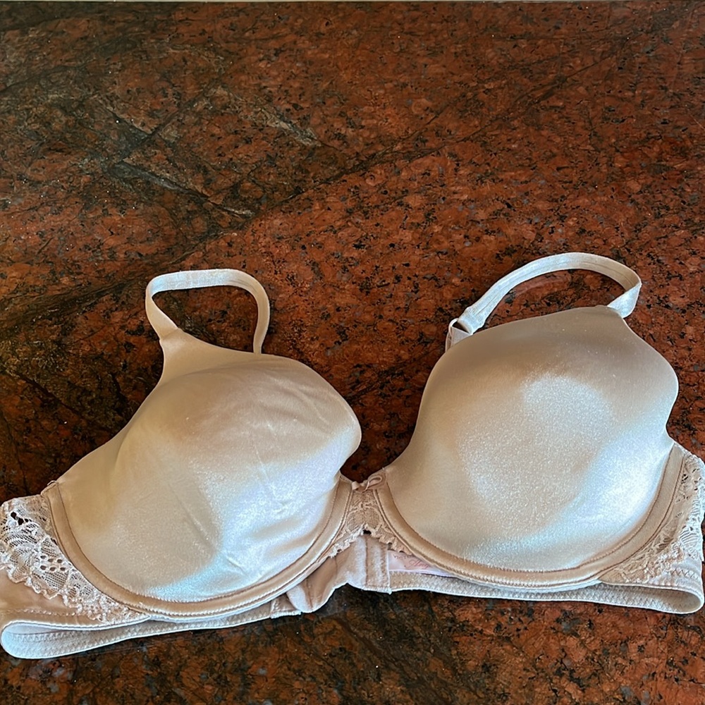 Victoria’s Secret Angels Lace Underwire Bra Size 36C Full Coverage